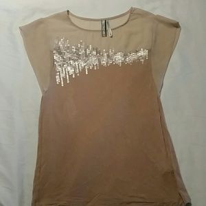 $5 in 3 or more bundle! Soft sequin top